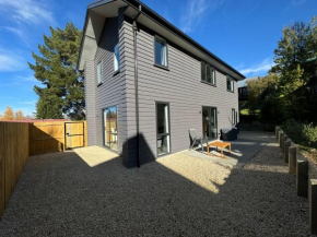 16b Alpine Avenue